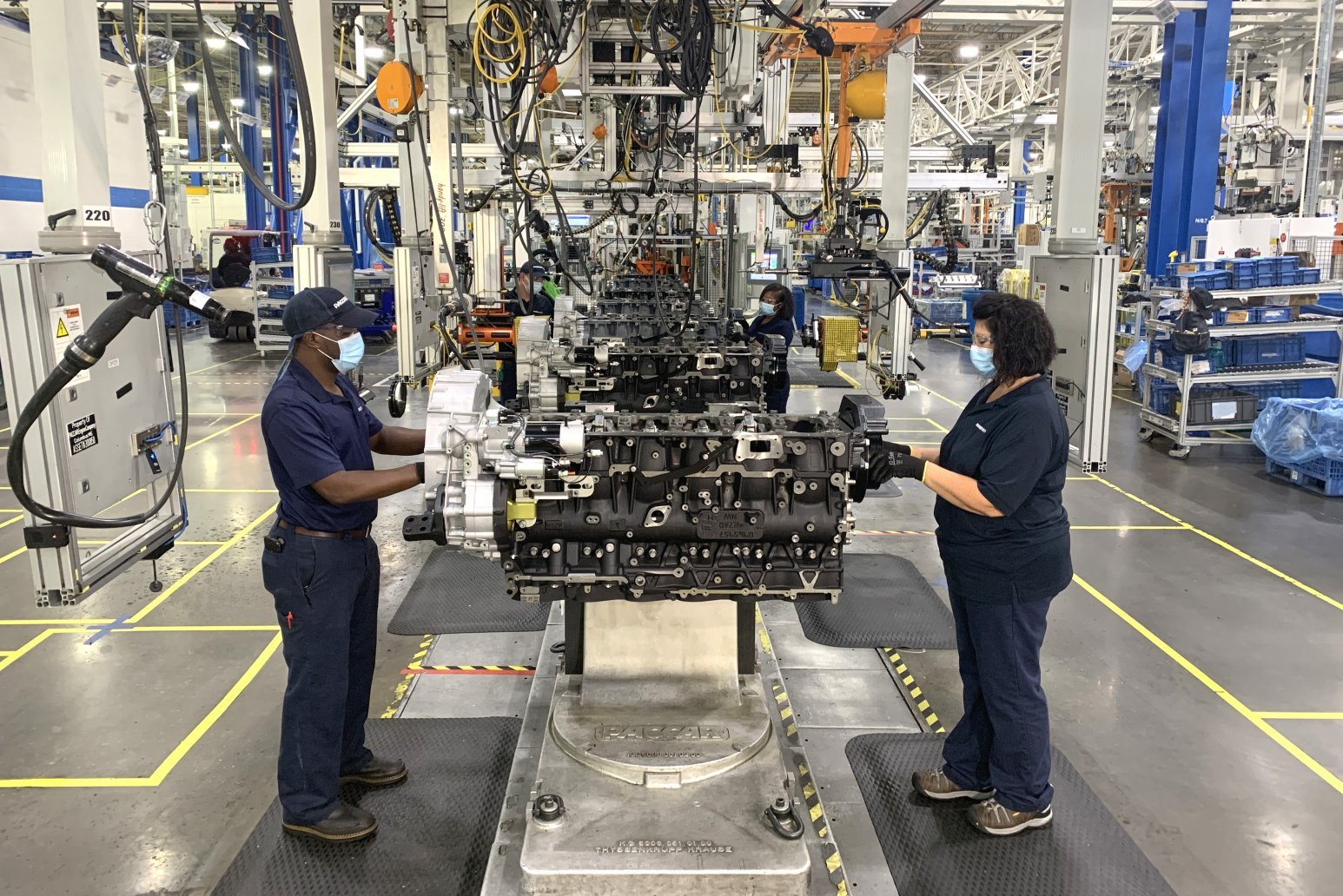 PACCAR Celebrates 10 Year Anniversary of Engine Manufacturing in North America