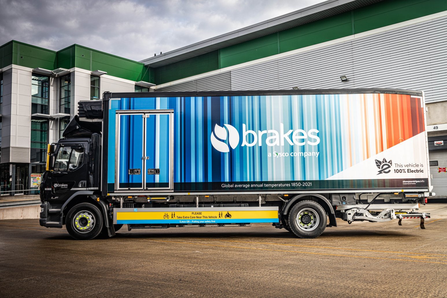 DAF breaks into Brakes with first DAF LF Electric with ‘Climate Stripes’